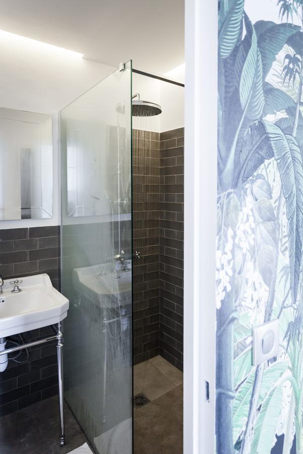 Deluxe Double Room Shower