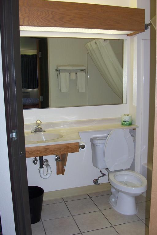 King Room - Non-Smoking