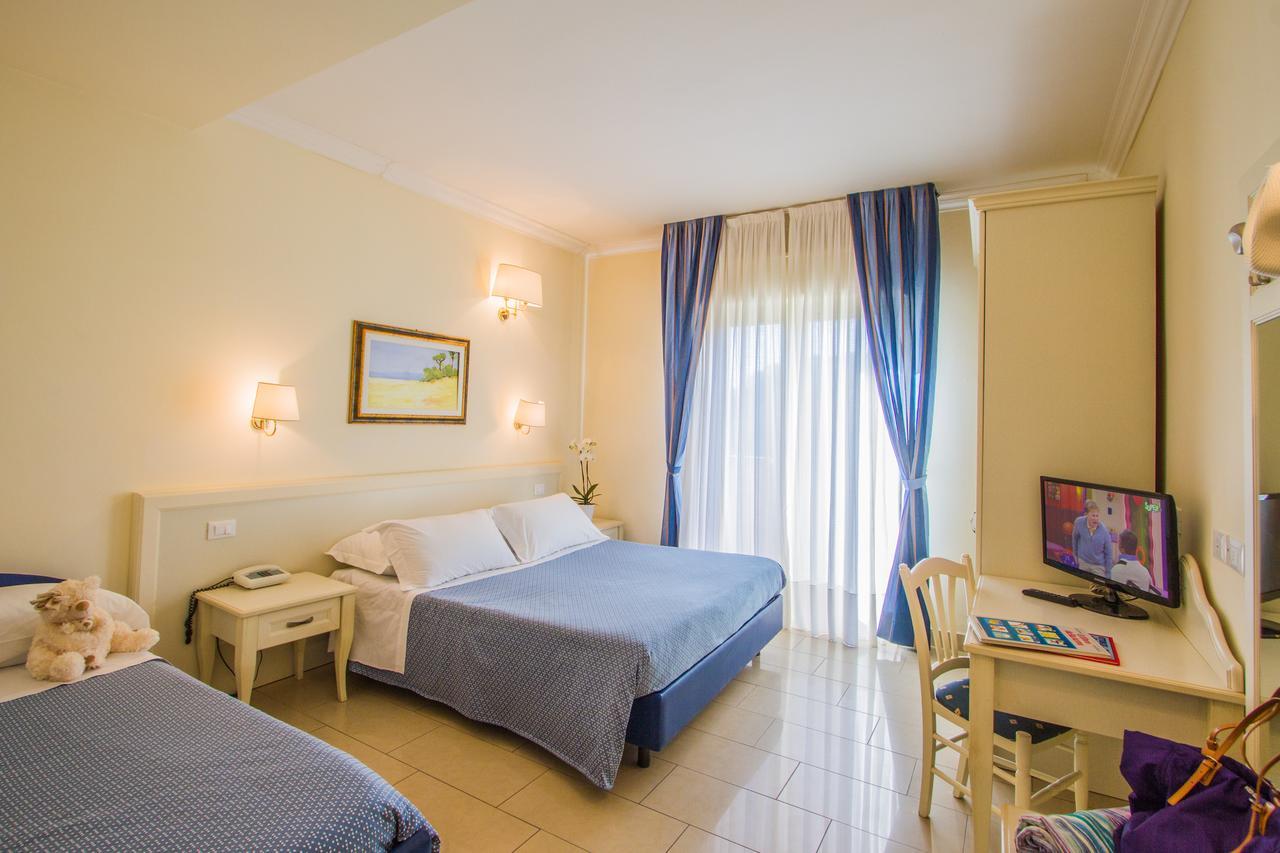 Triple Room,635816040:JPEG