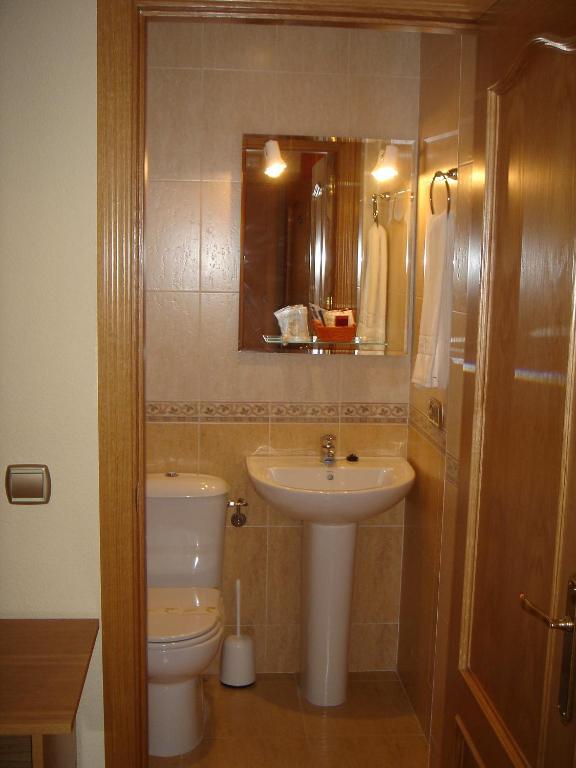 Single Room,63656944:JPEG