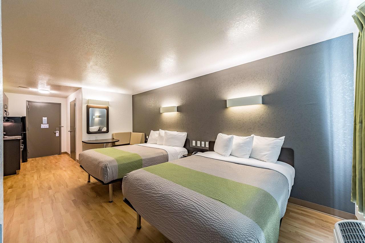 Deluxe Queen Room Two Queen Beds Non-Smoking