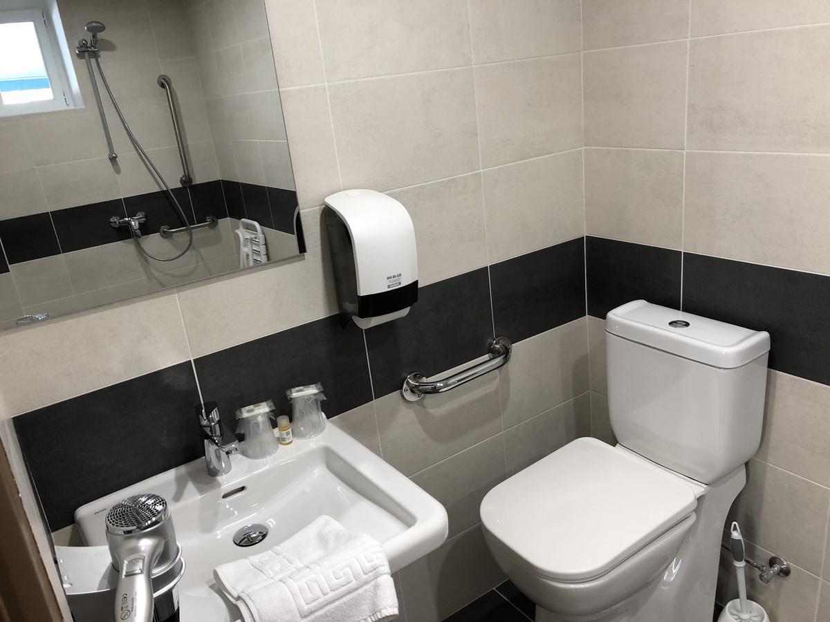 Chambre Double avec Terrasse - Accessible aux Personnes à Mobilité Réduite
