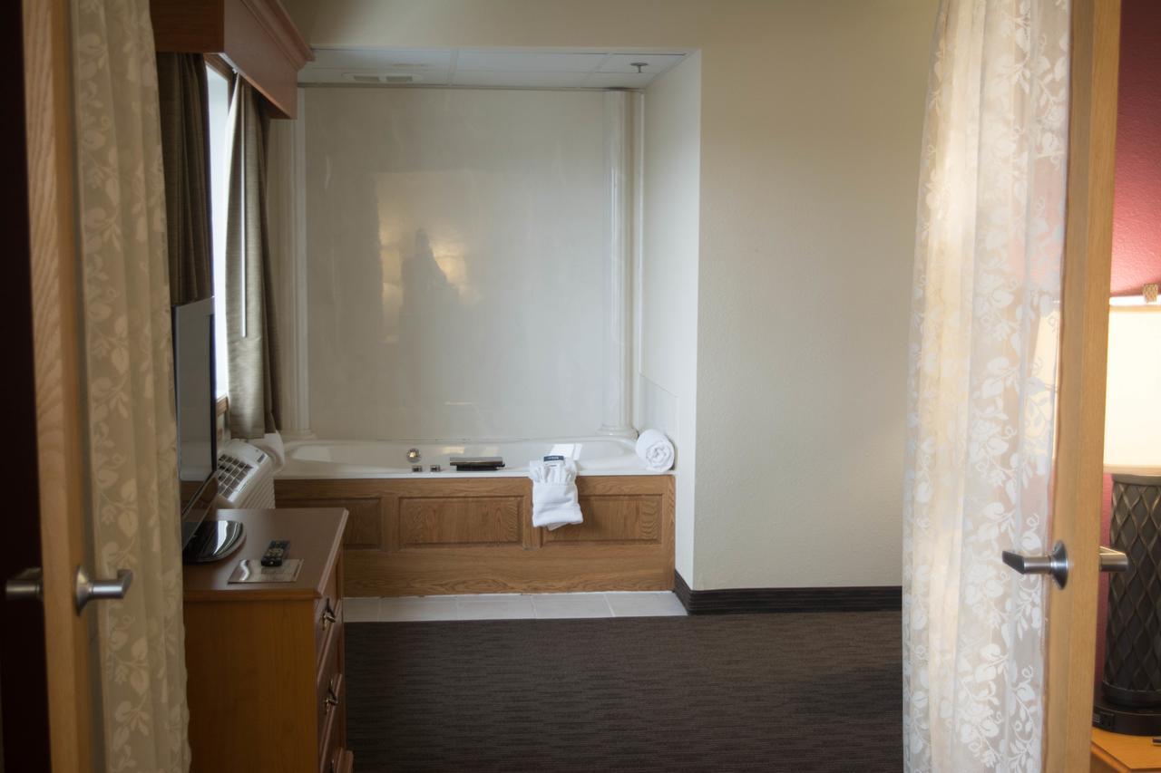 Superior Queen Studio Suite Non-Smoking