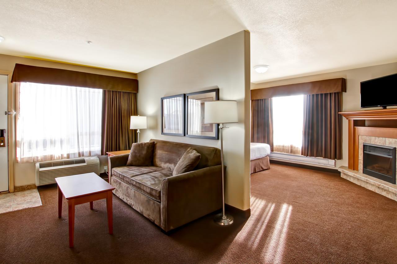 King Suite with Fireplace & Sofa Bed