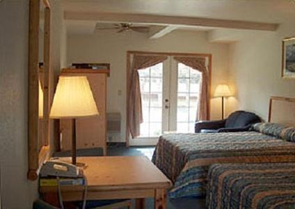 Queen Room with Two Queen Beds with View - Non-Smoking