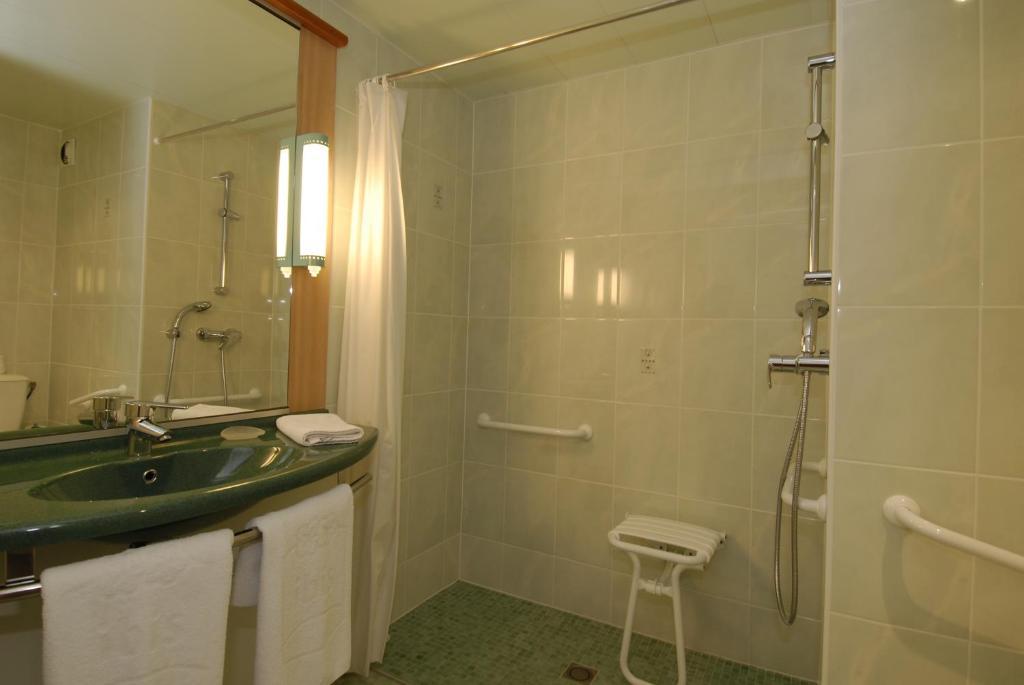 Chambre Standard avec 1 Lit Double et 1 Lit Simple