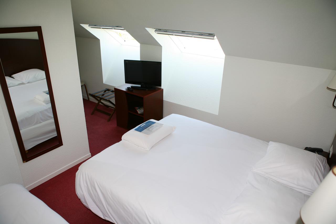 3 Single Beds