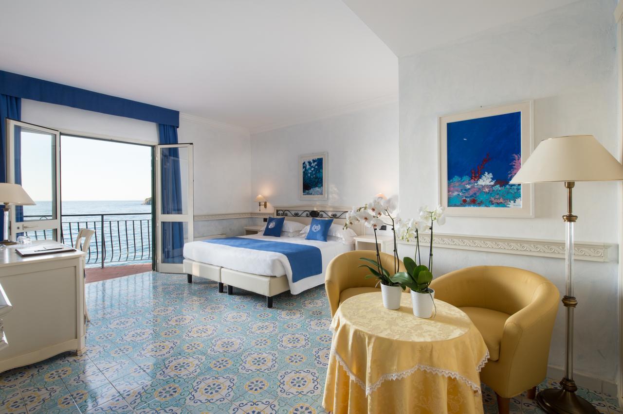 Triple Room with Sea View