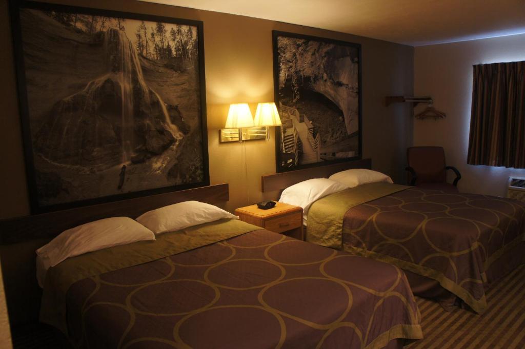 Queen Room with Two Queen Beds - Non-Smoking