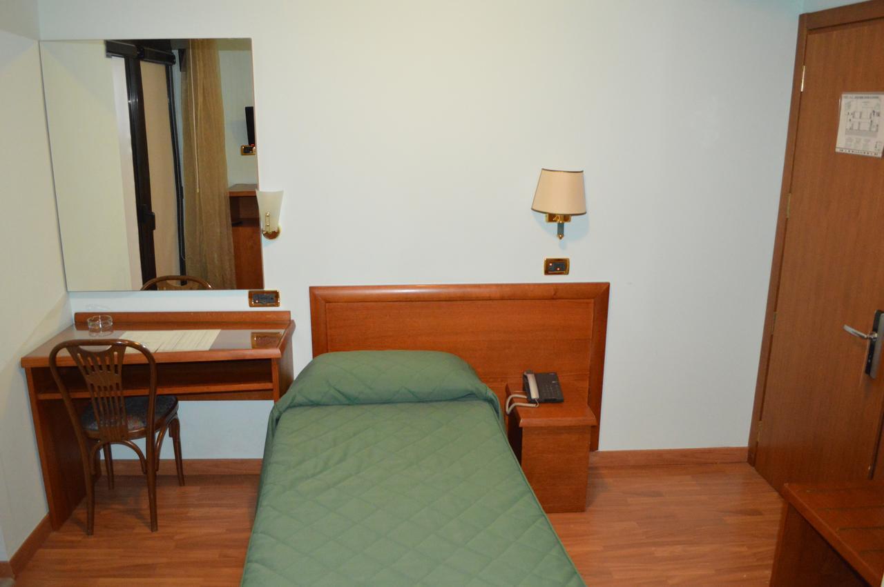Single Room,646323984:JPEG
