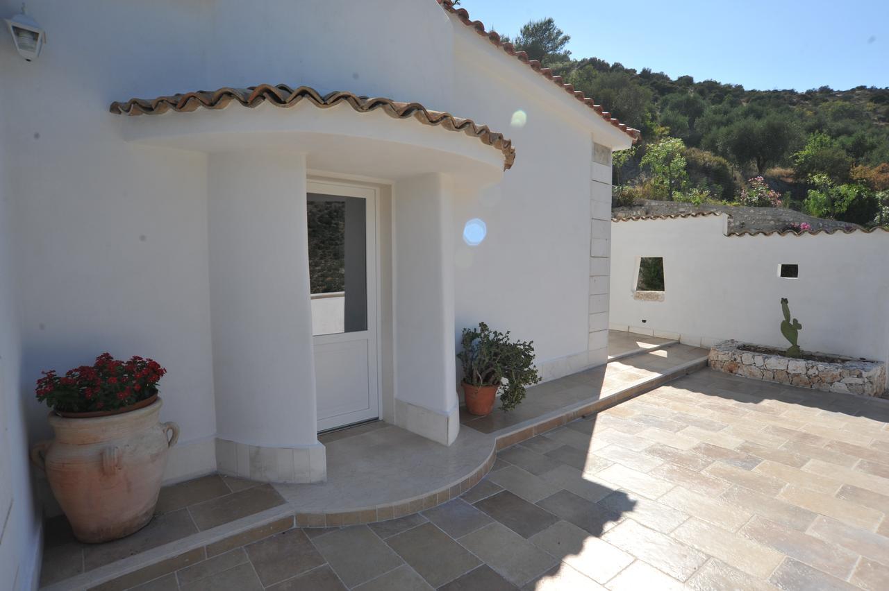 Three-Bedroom House,646675605:JPEG