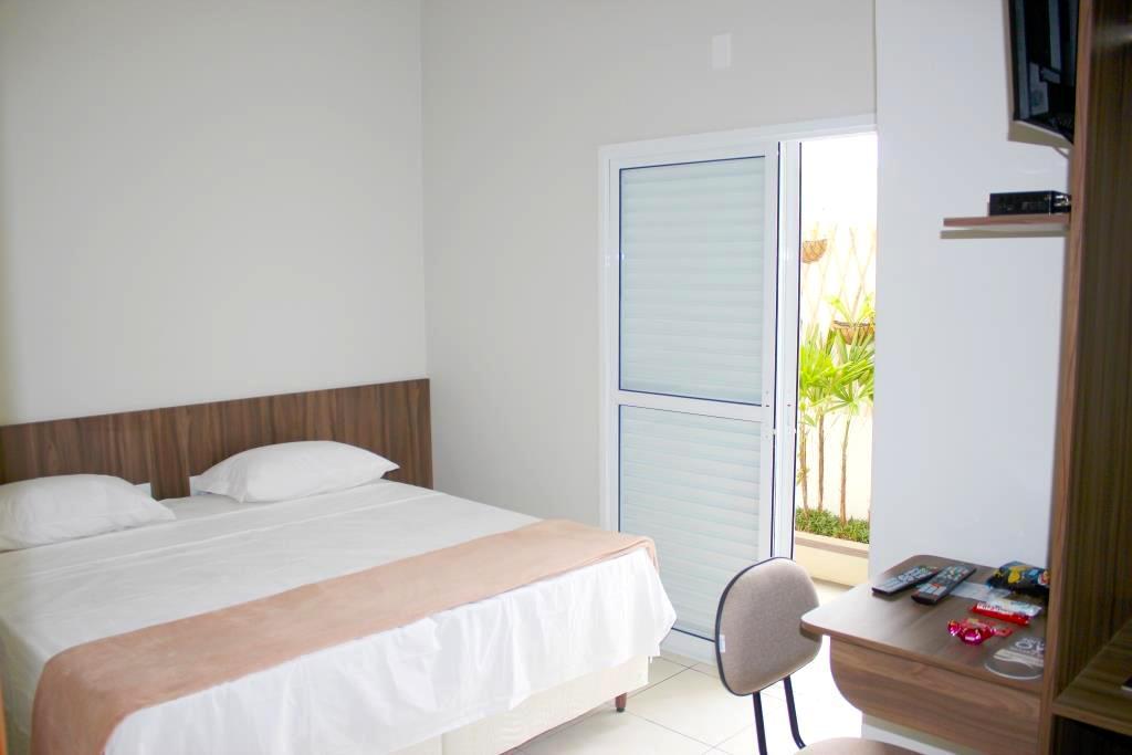Quarto com Cama de Casal