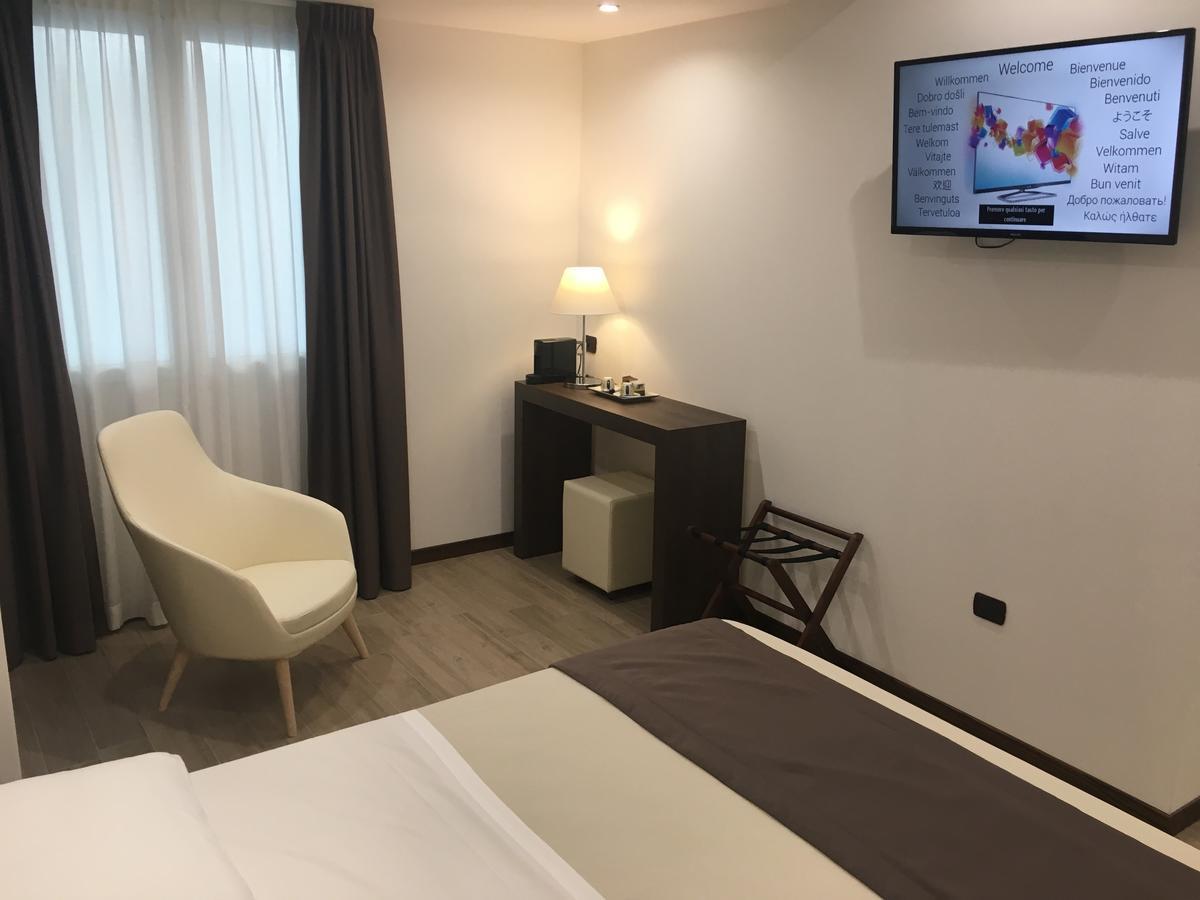 Standard Double or Twin Room,647279706:JPEG