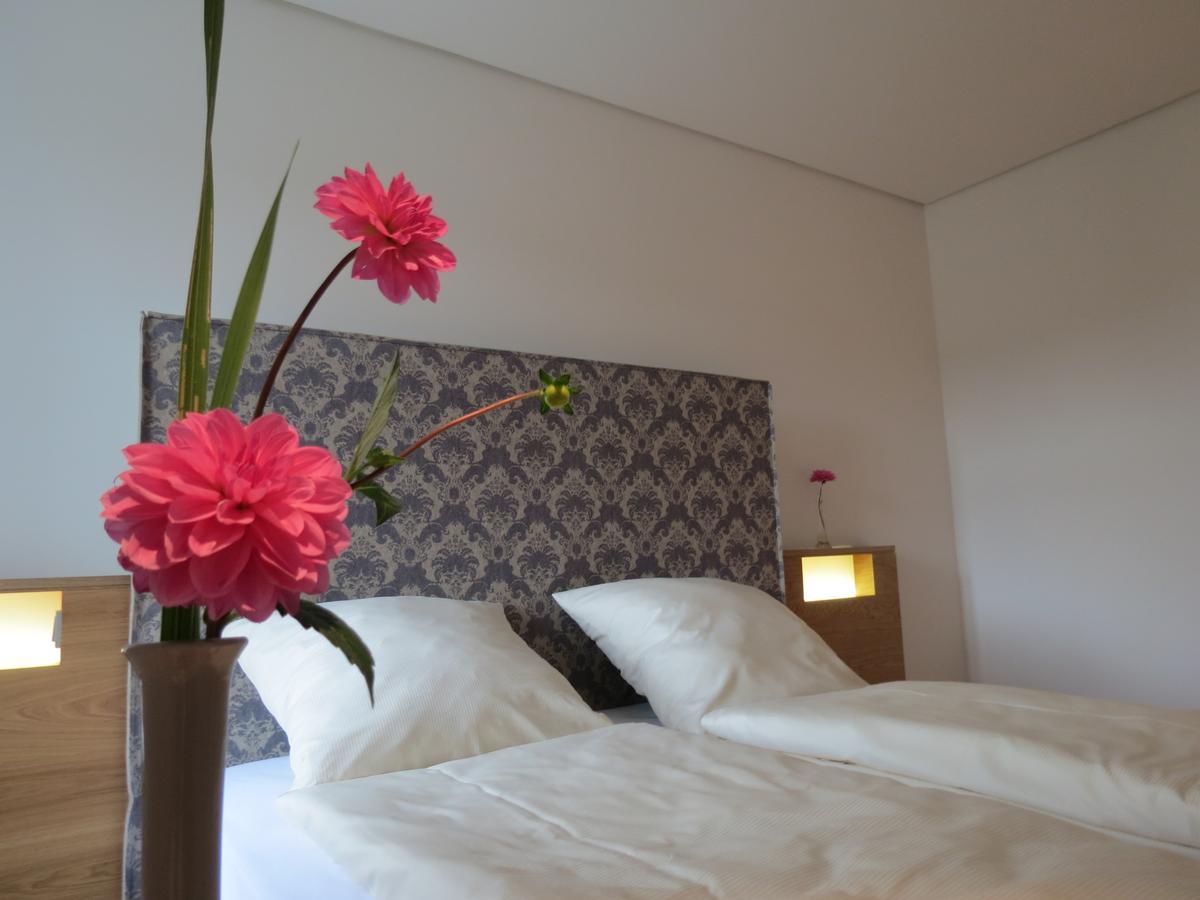 Doppel- oder Zweibettzimmer