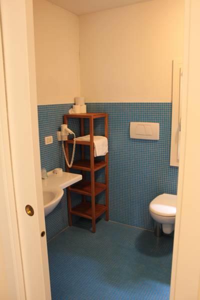 Single Room,648993261:JPEG