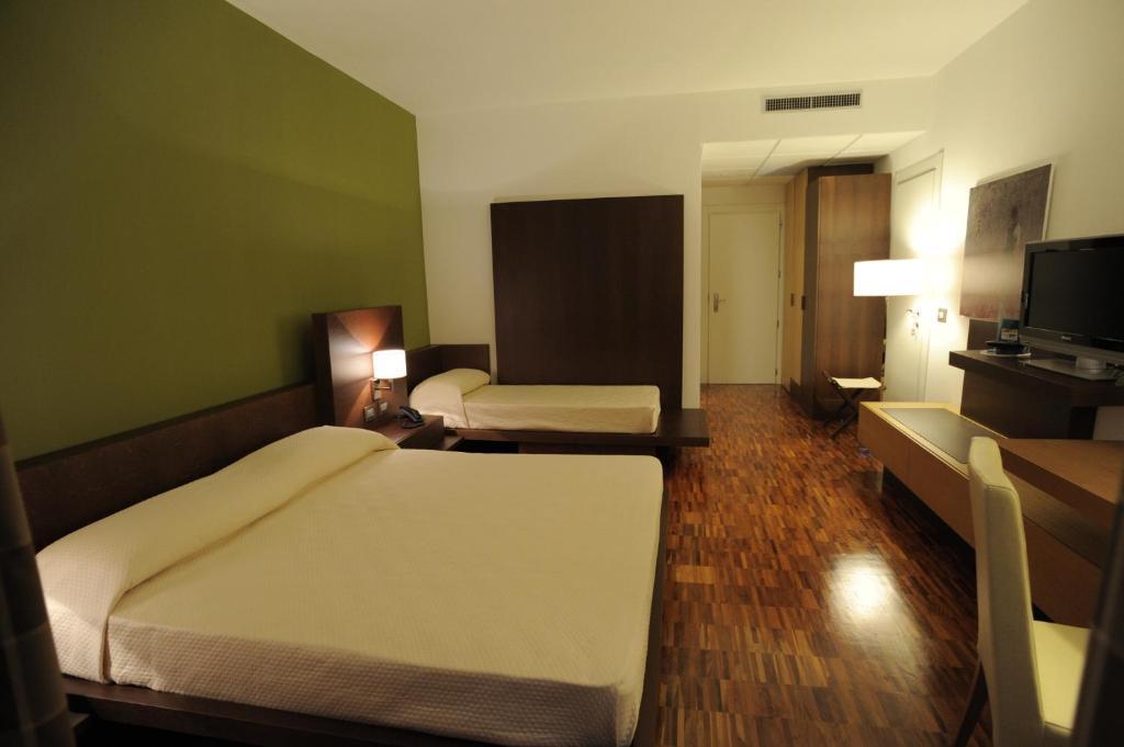 Classic Double Room,1433421058:JPEG