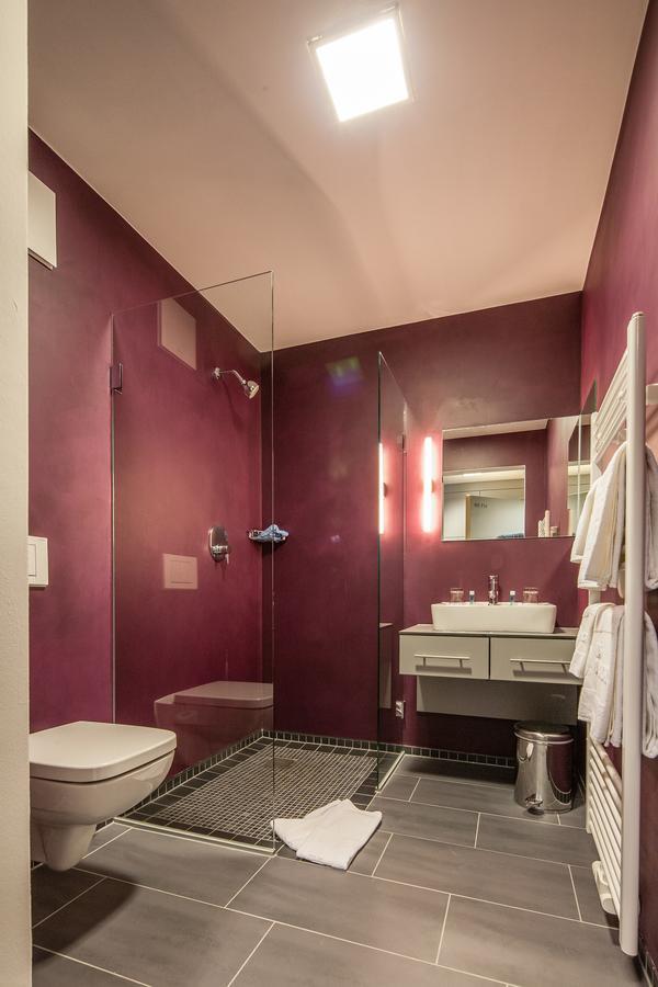 Doppel-/Zweibettzimmer mit Bad