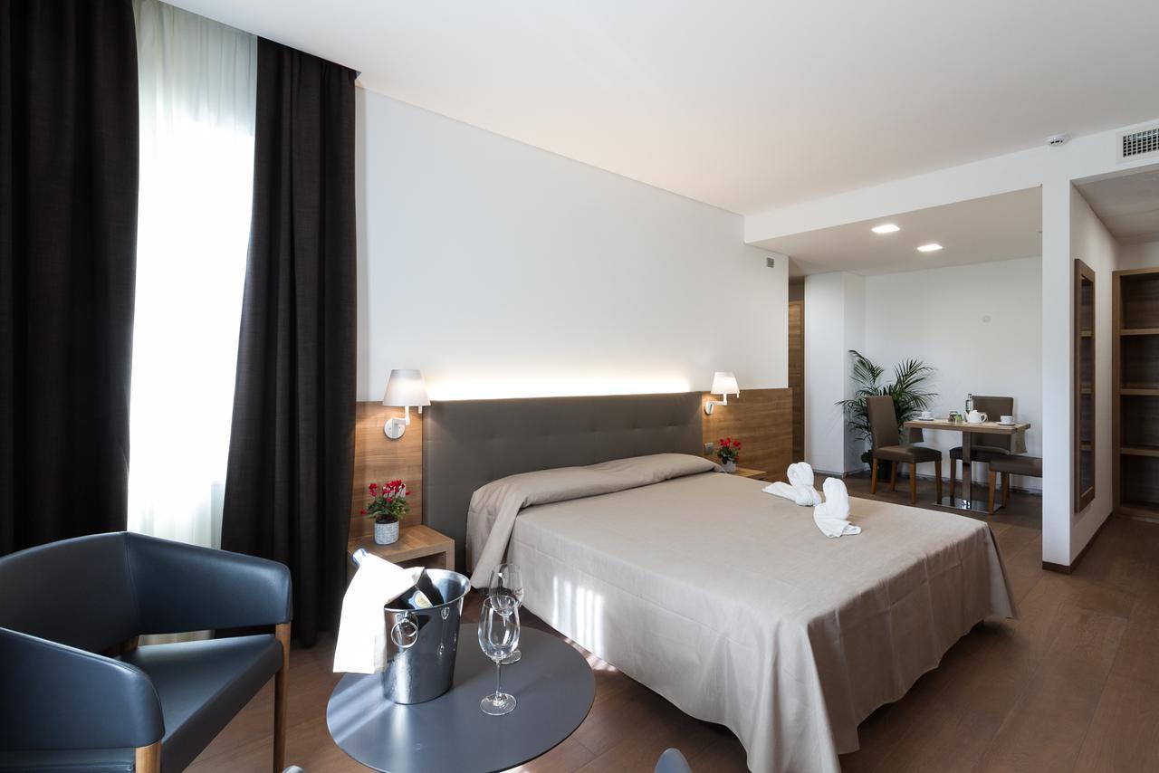 One-Bedroom Queen Suite Disability Access