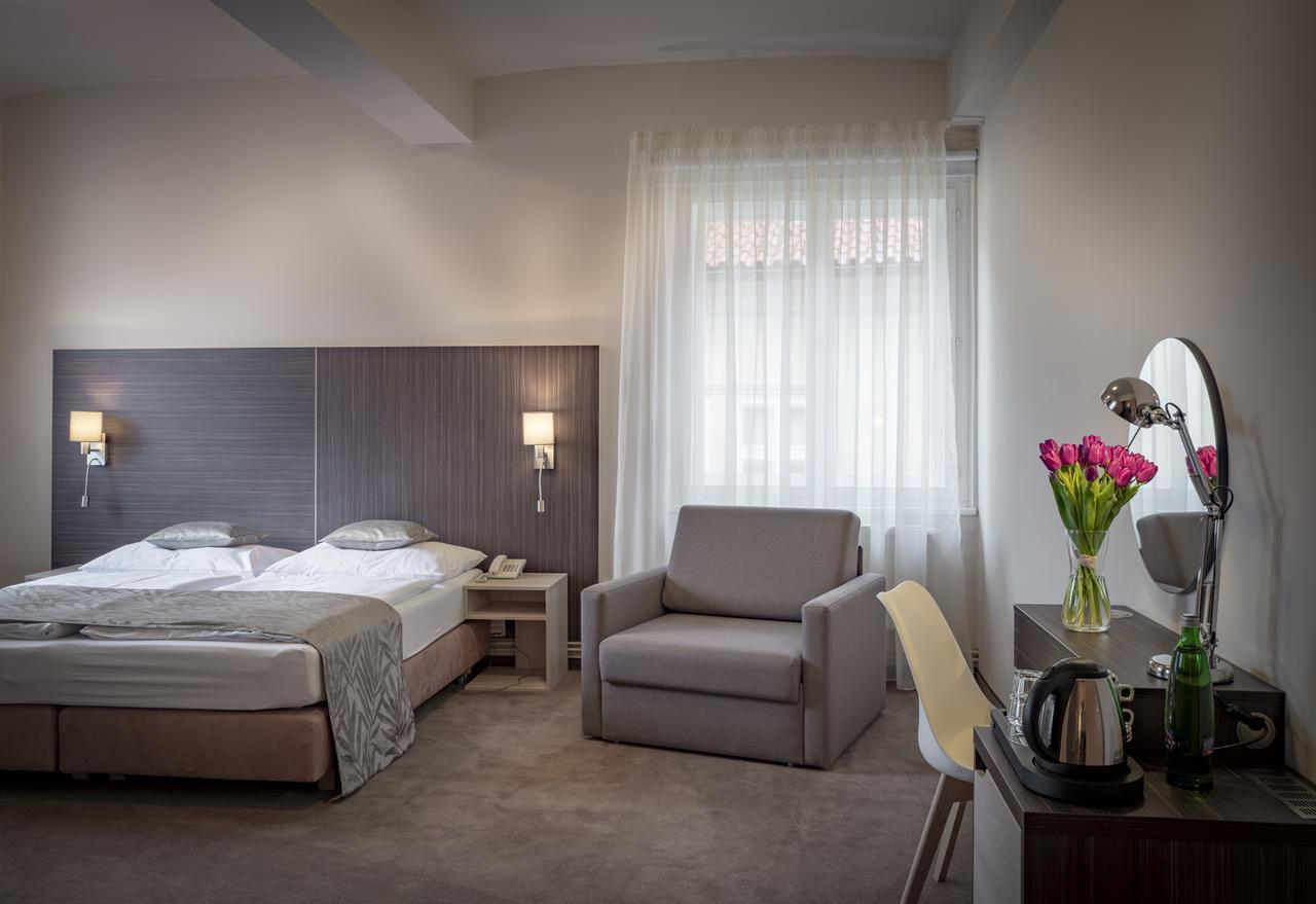 Double or Twin Room Extra Bed,653364942:JPEG