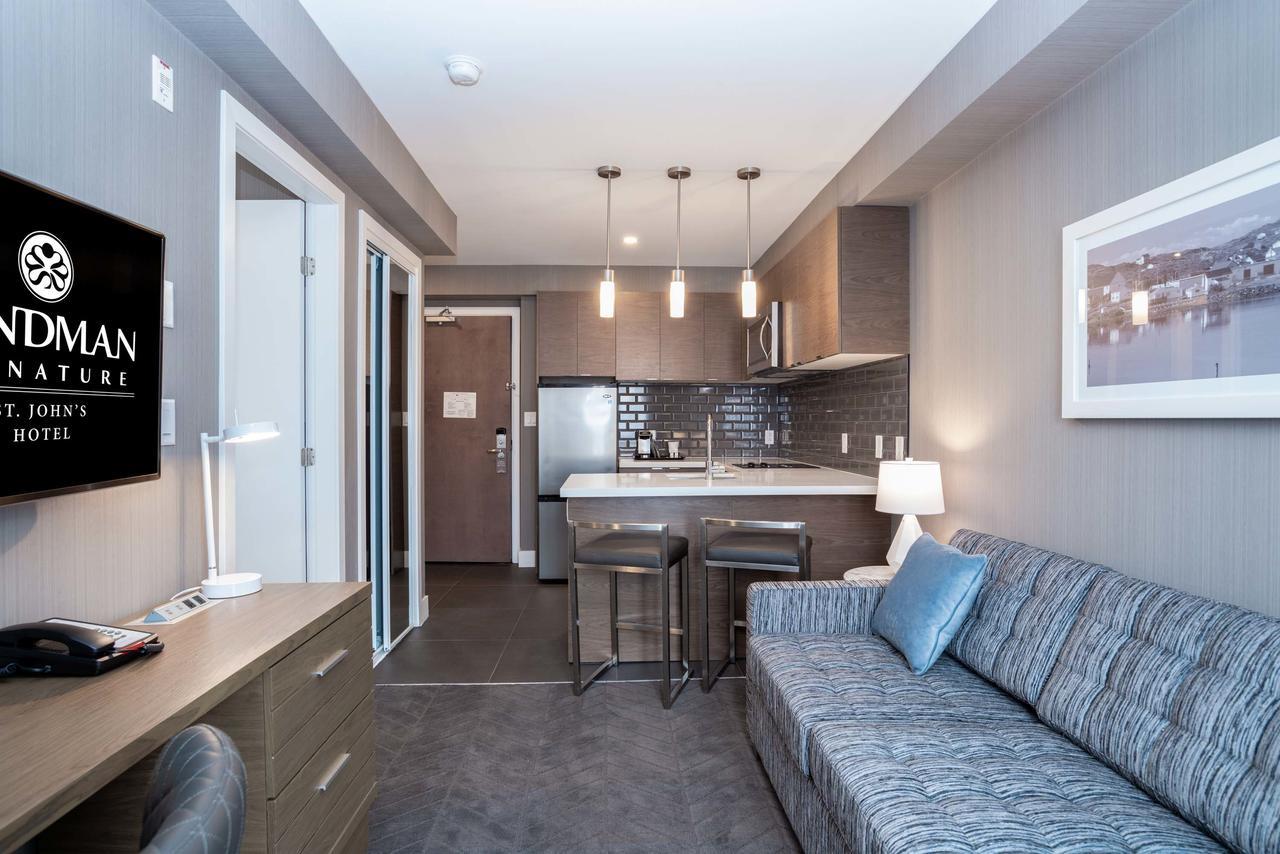 Standard Suite, 1 King Bed, Kitchen