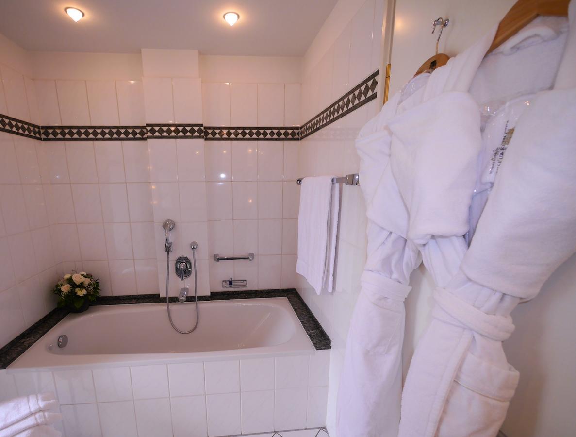 Doppel- oder Zweibettzimmer