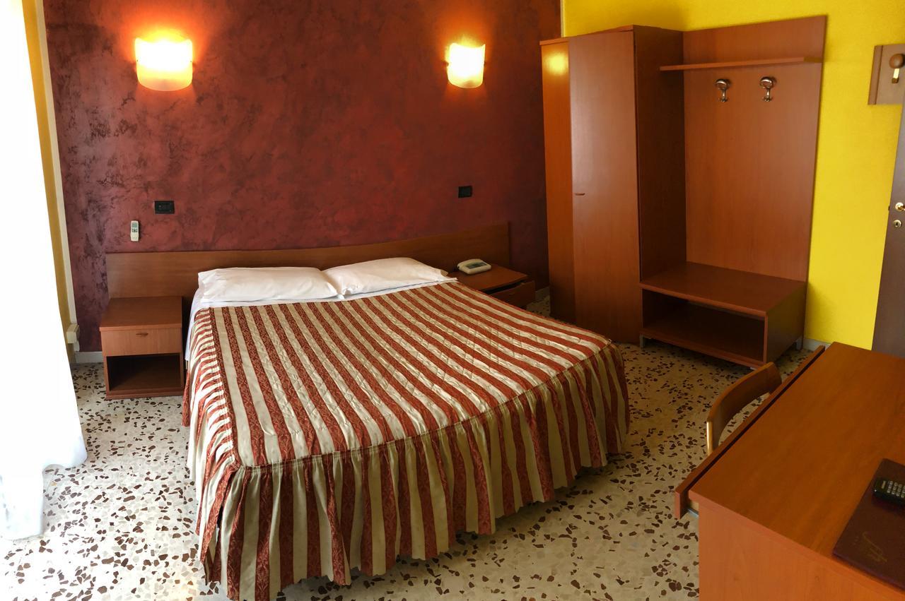 Double or Twin Room,682472352:JPEG