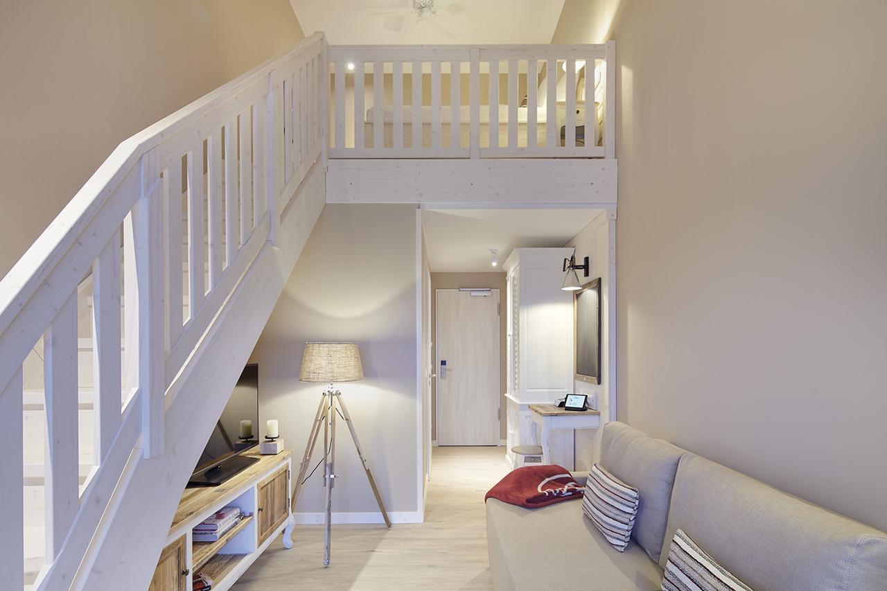 Maisonettezimmer mit Binnenseeblick und Balkon