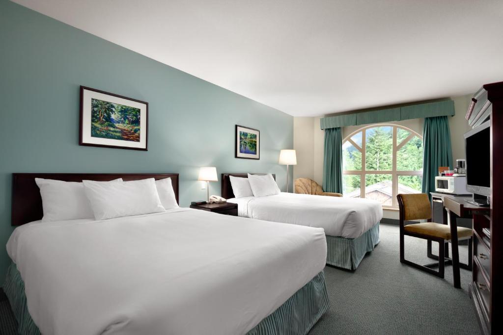 Queen Room Two Queen Beds Mountain View