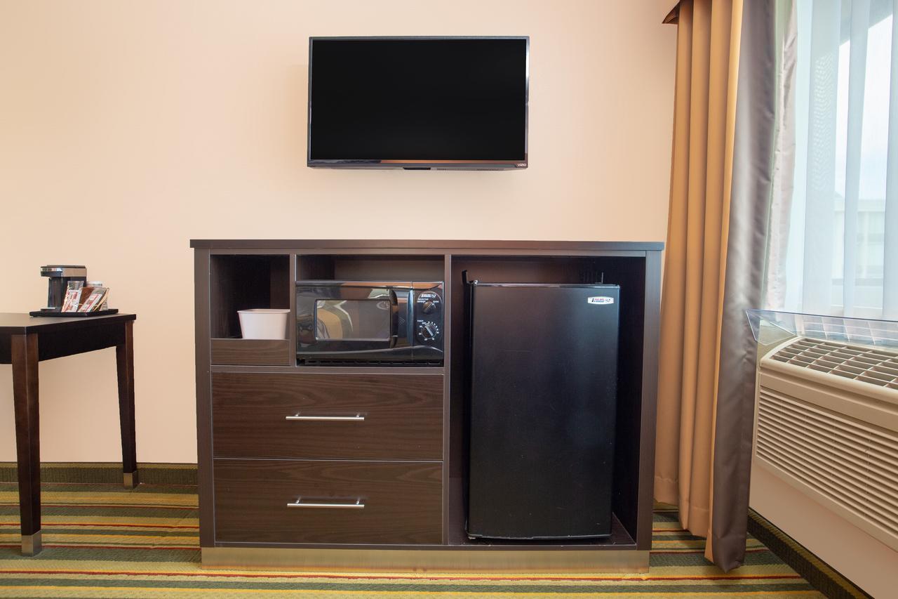 Queen Room with Mobility/Hearing Access - Non-Smoking