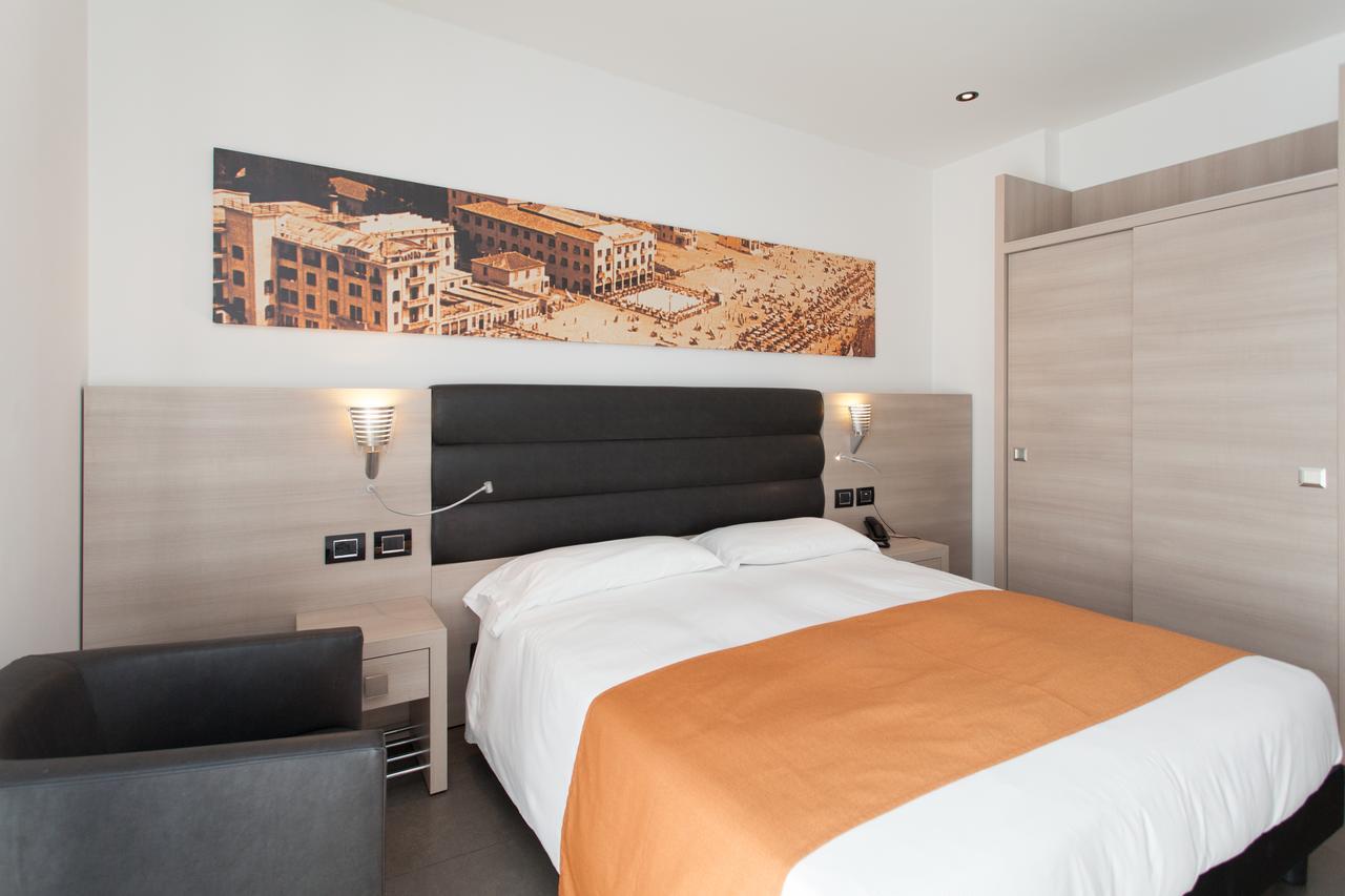 Classic Double or Twin Room Partial Sea View