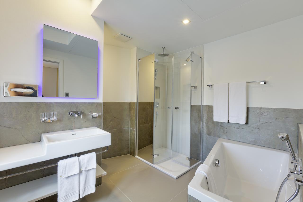 Boutique Double Bathtub River View