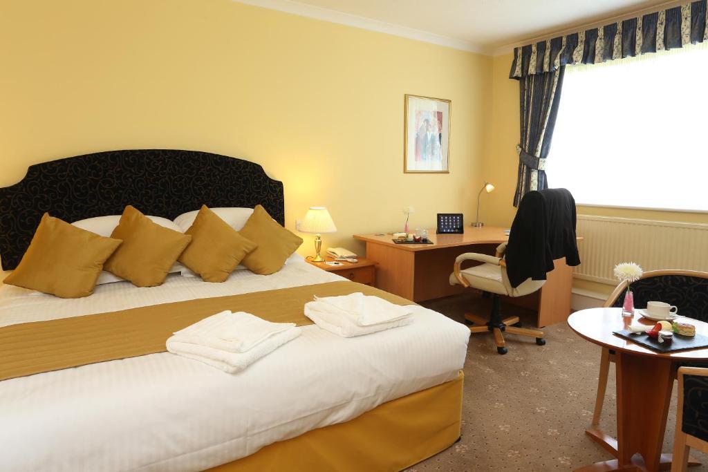 Superior Queen Room with Queen Bed - Non-Smoking