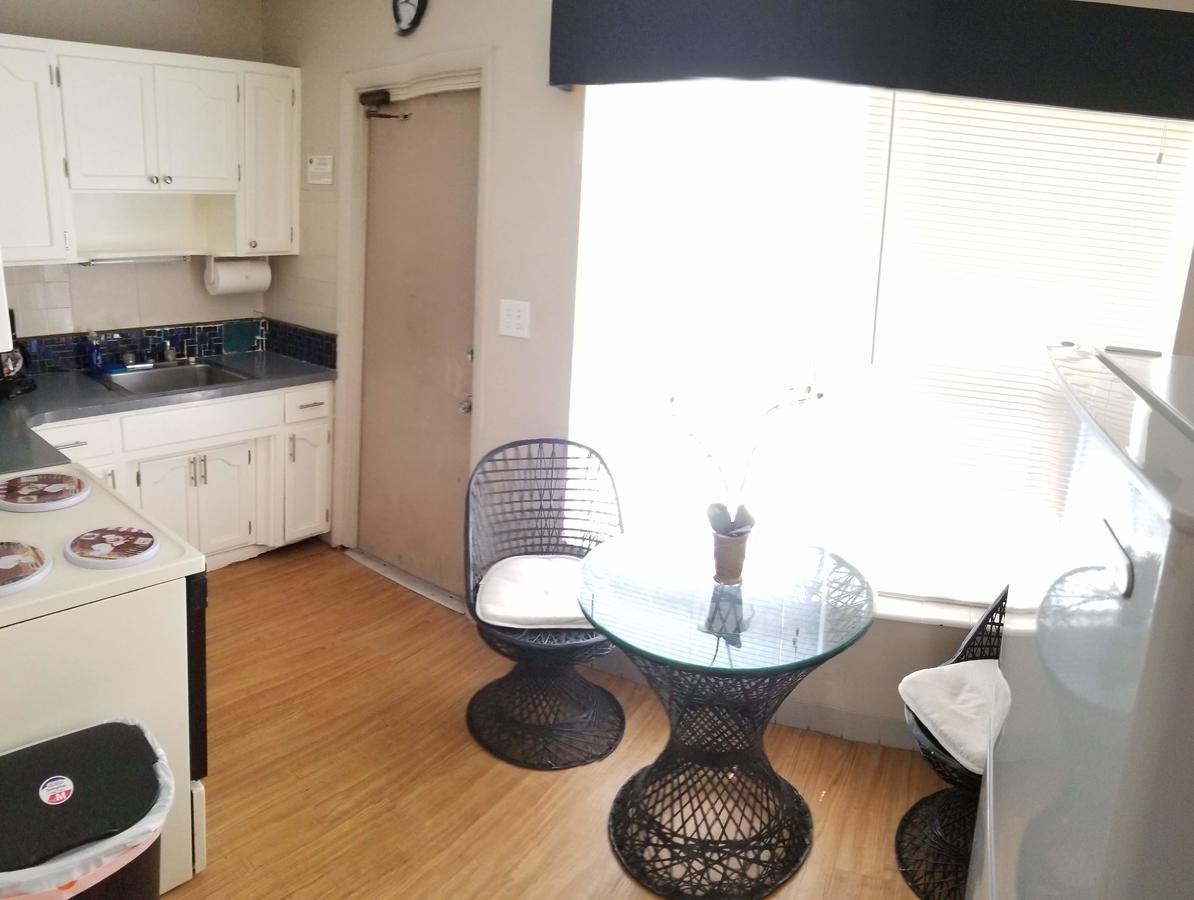 Deluxe Queen Suite