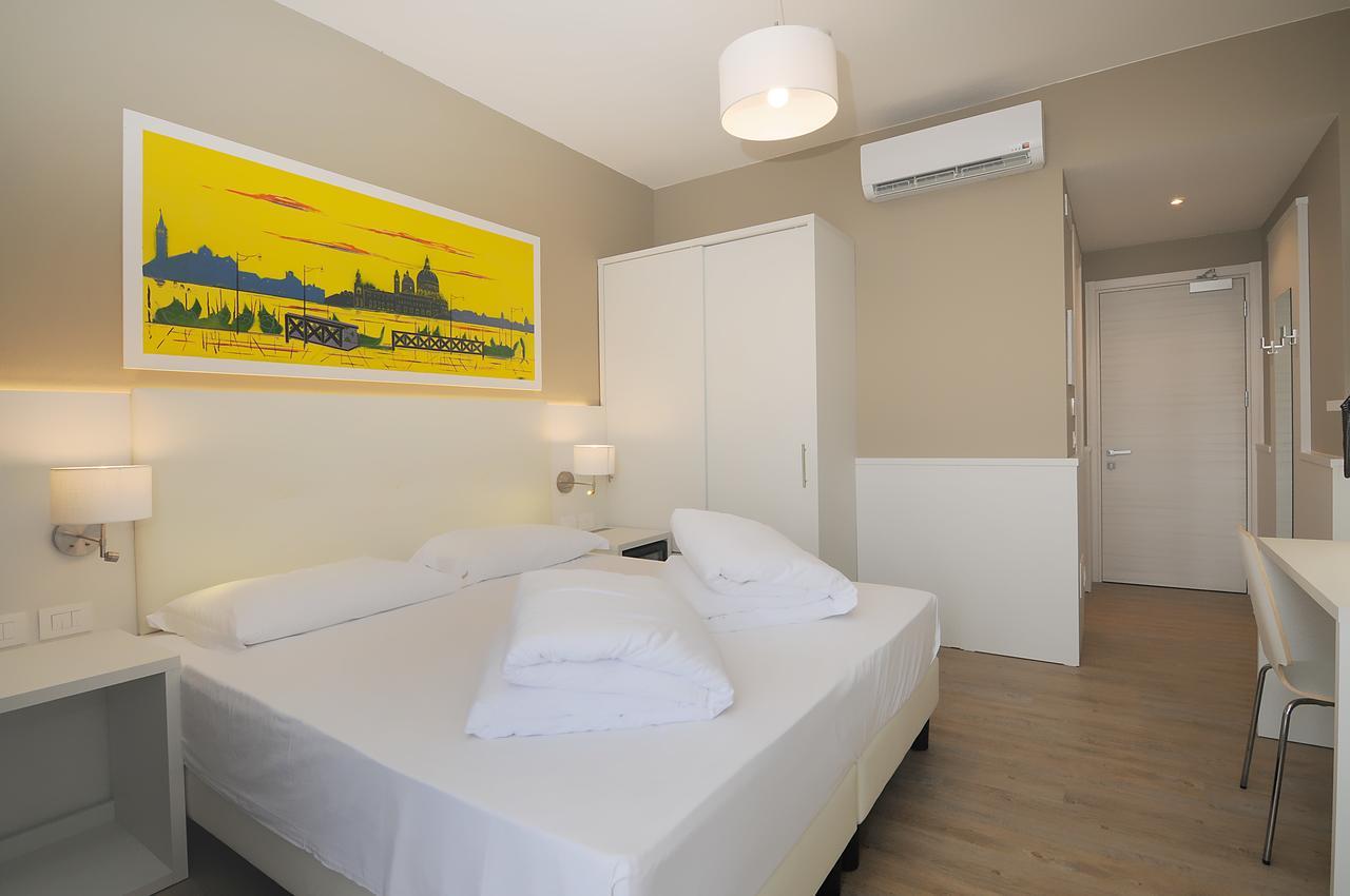 Deluxe Doppelzimmer mit seitlichem Meerblick