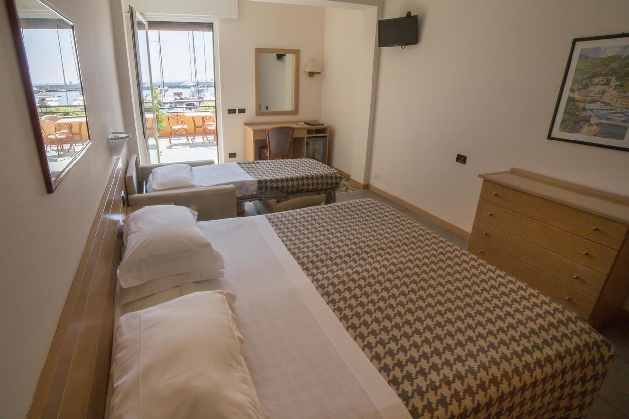 Triple Room Terrace Sea View
