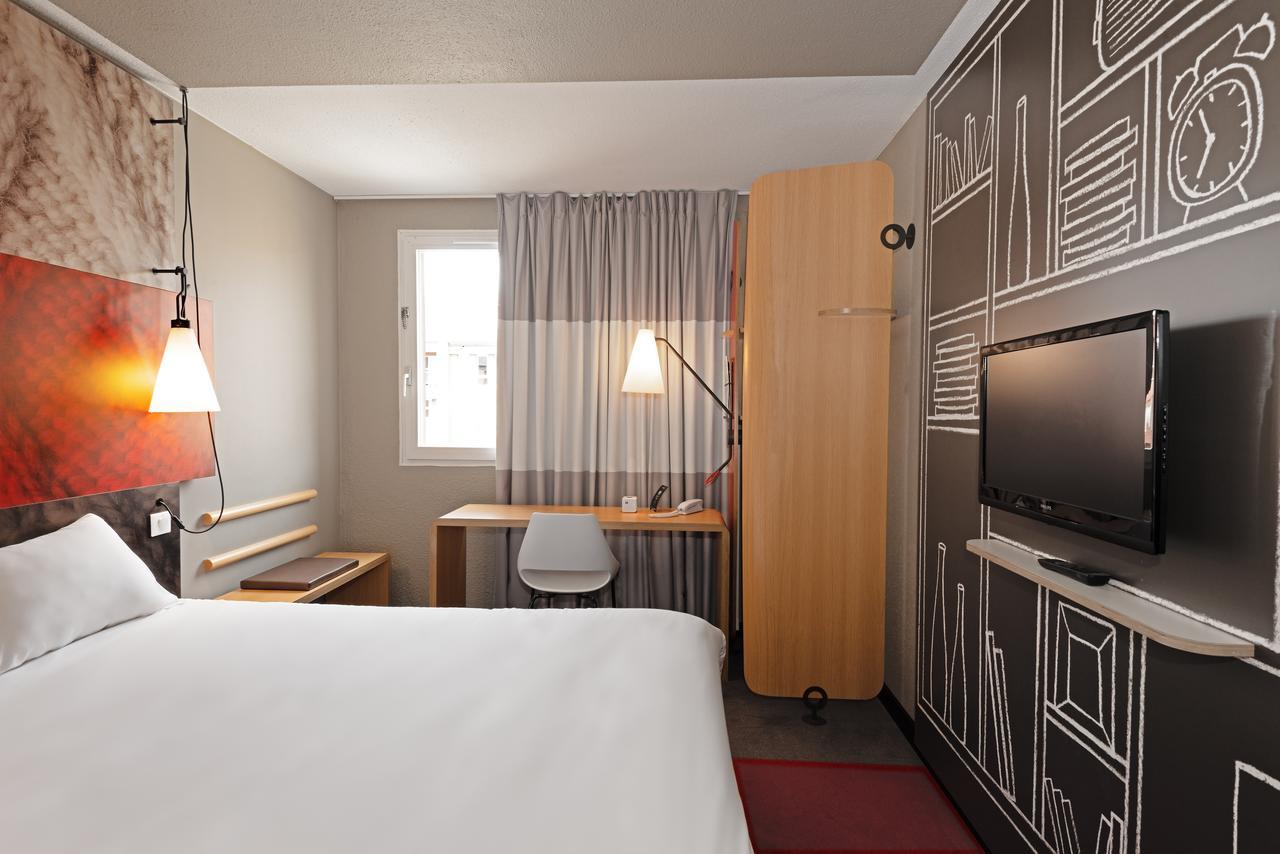 Two Adjacent Room,1543581037:JPEG