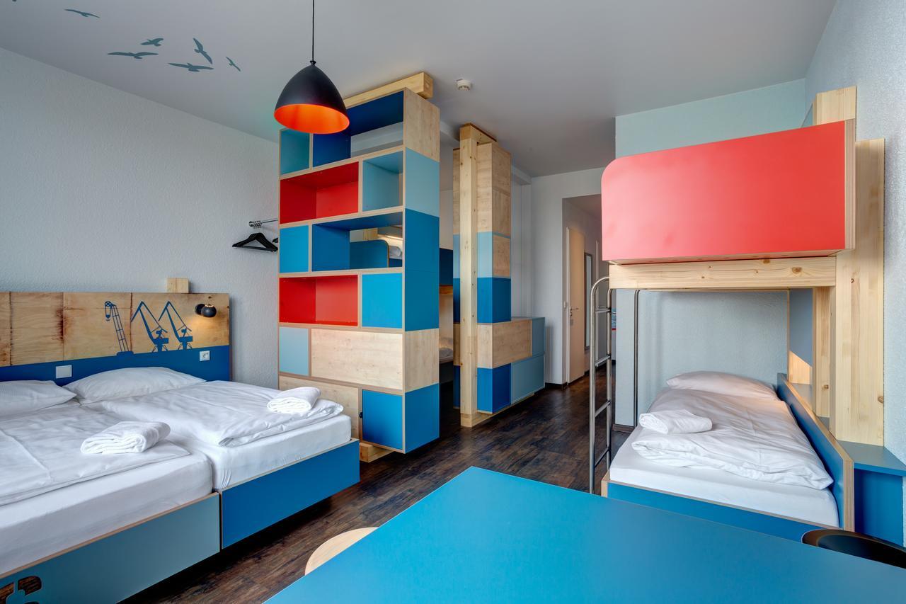 6-Bed Room