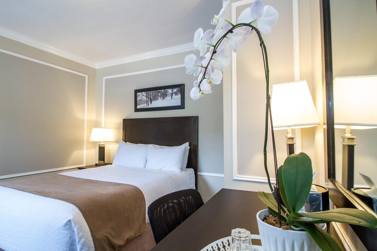 Deluxe Queen Room