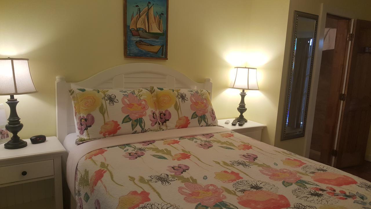 Queen Room Unit C9