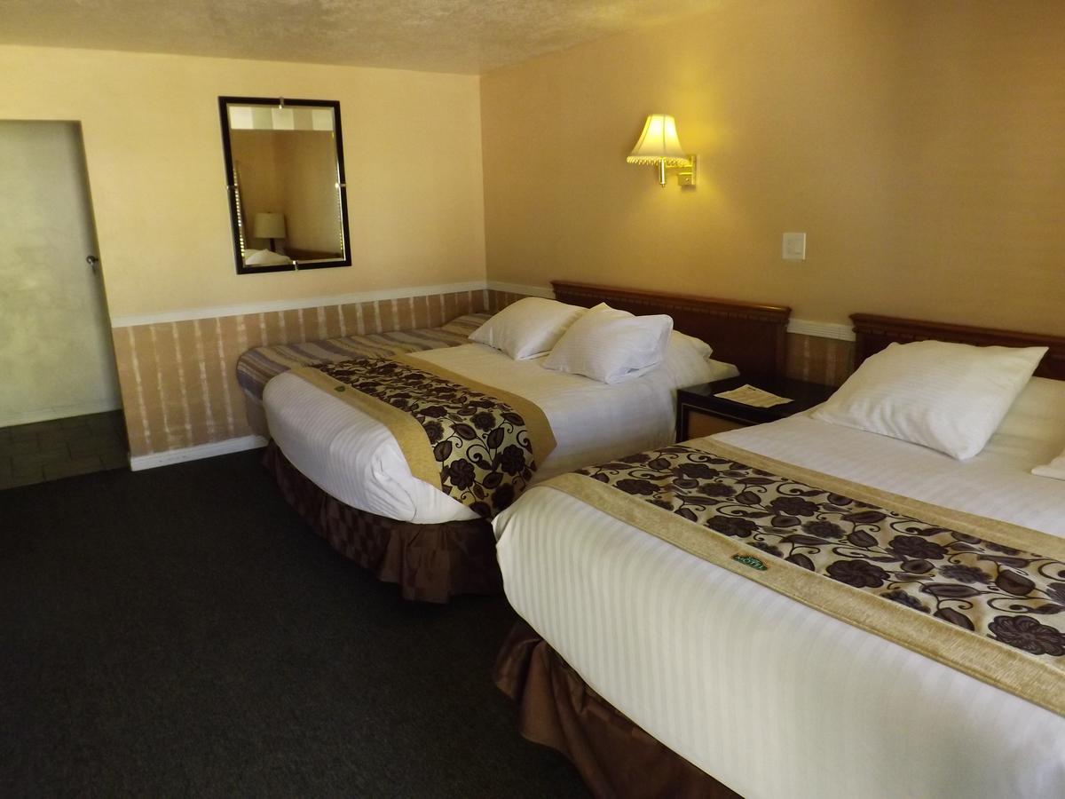 Queen Room Two Queen Beds