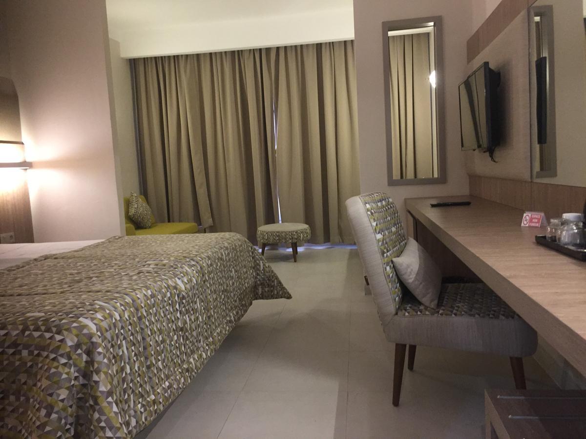 Executive Suite,1697053191:JPEG