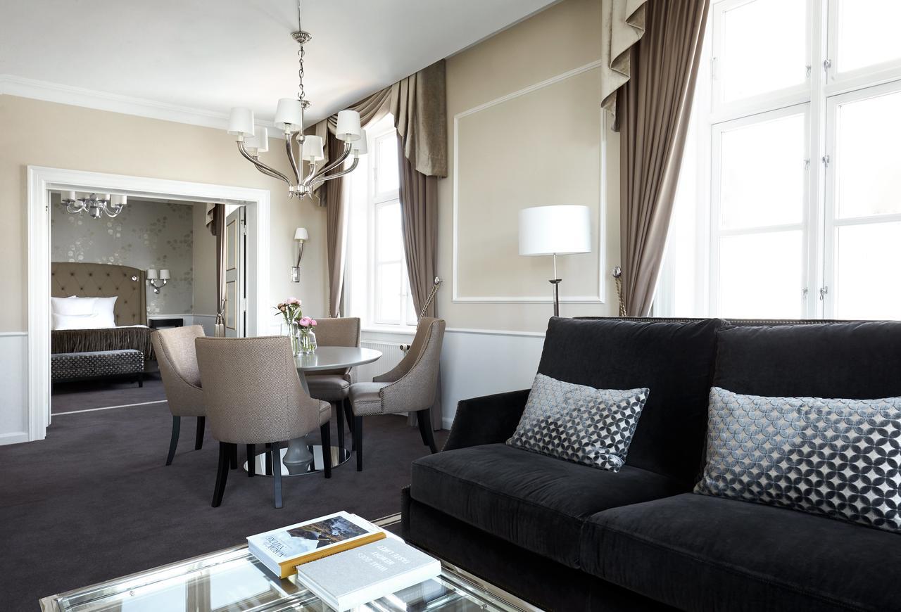 Suite Access to Executive Lounge