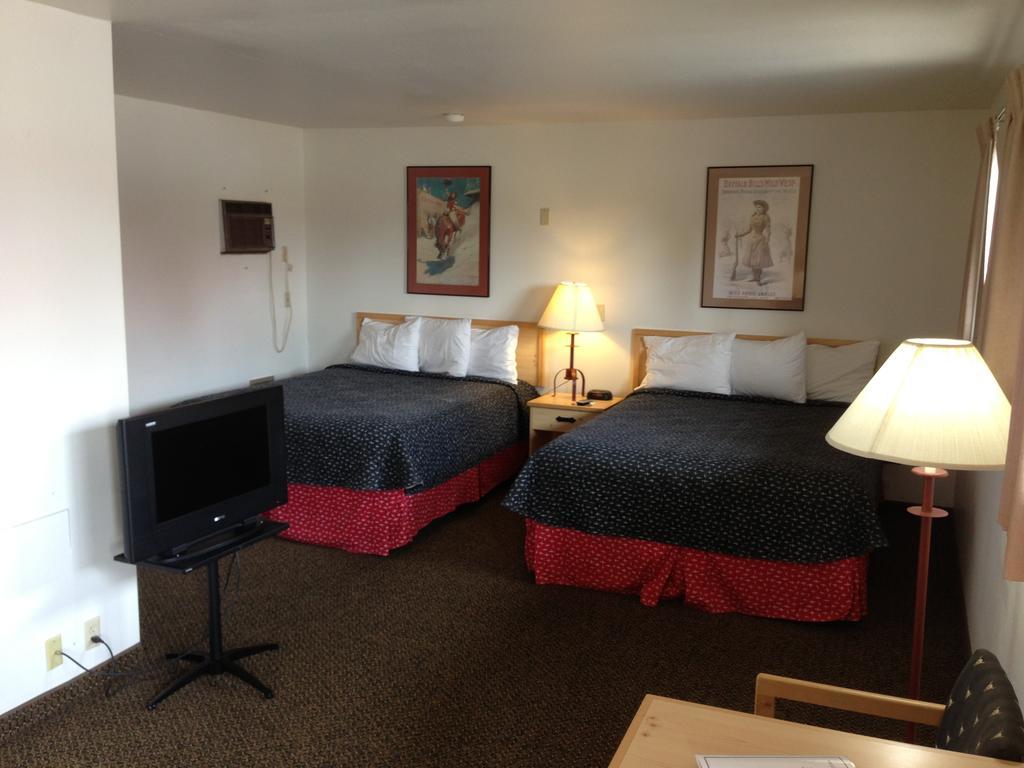 Queen Room Two Queen Beds