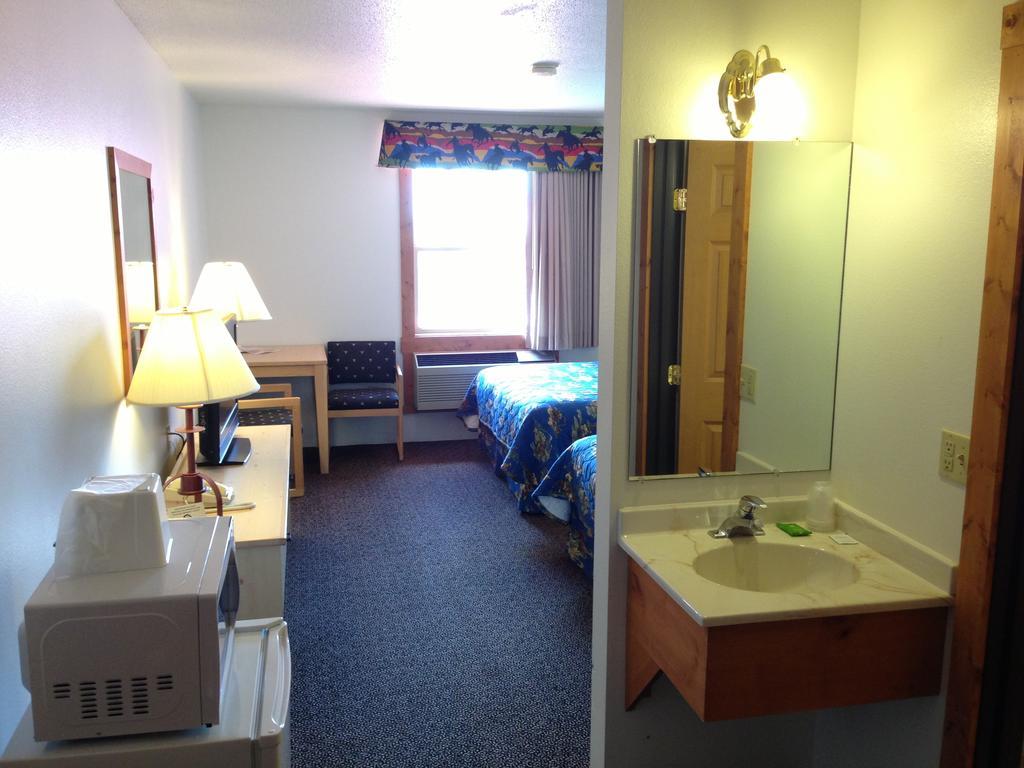 Queen Room Two Queen Beds