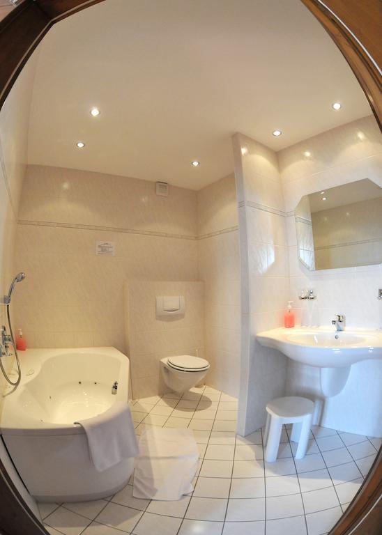 Honeymoon Room