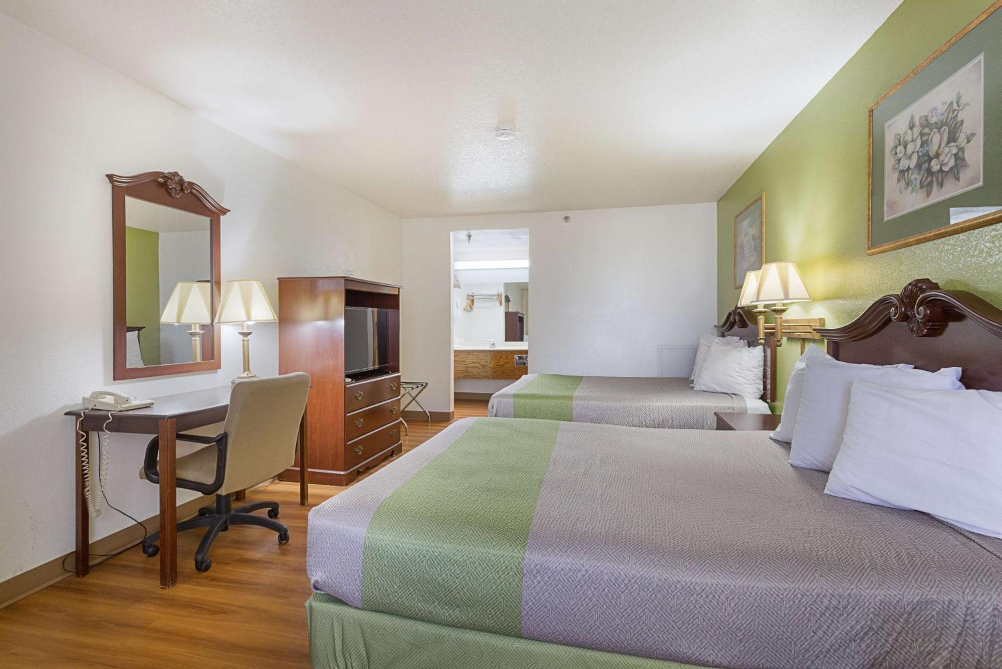 Standard Queen Room Two Queen Beds Non-Smoking