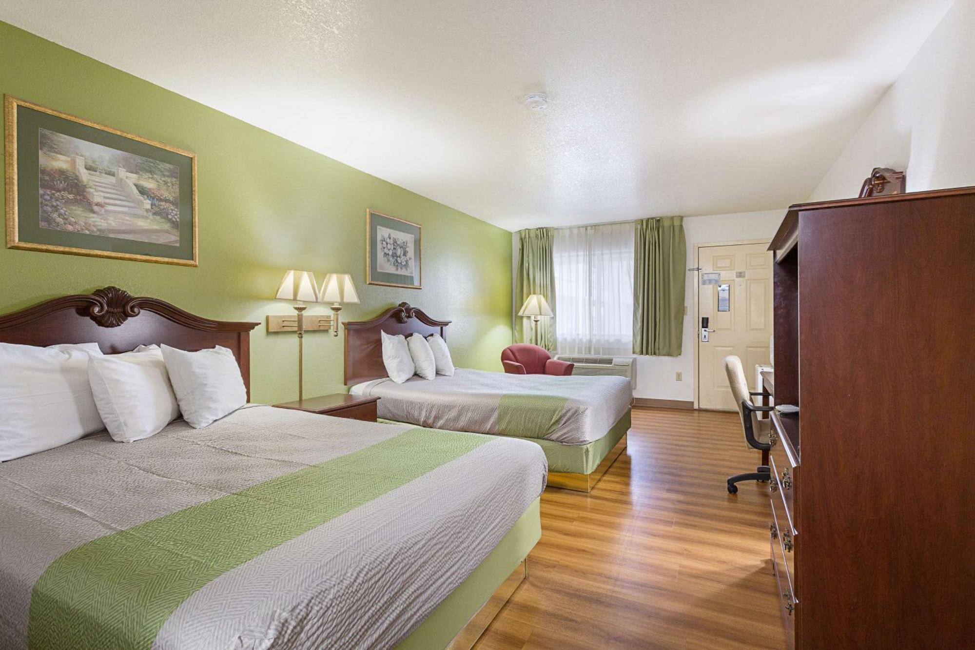Standard Queen Room Two Queen Beds Non-Smoking