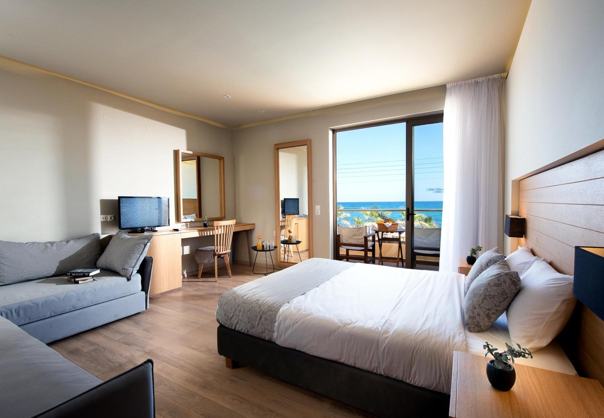 Habitación Superior con vistas al mar y piscina compartida