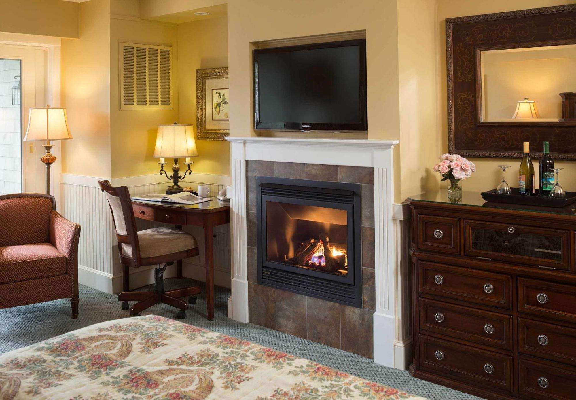 Deluxe King Room Harborview
