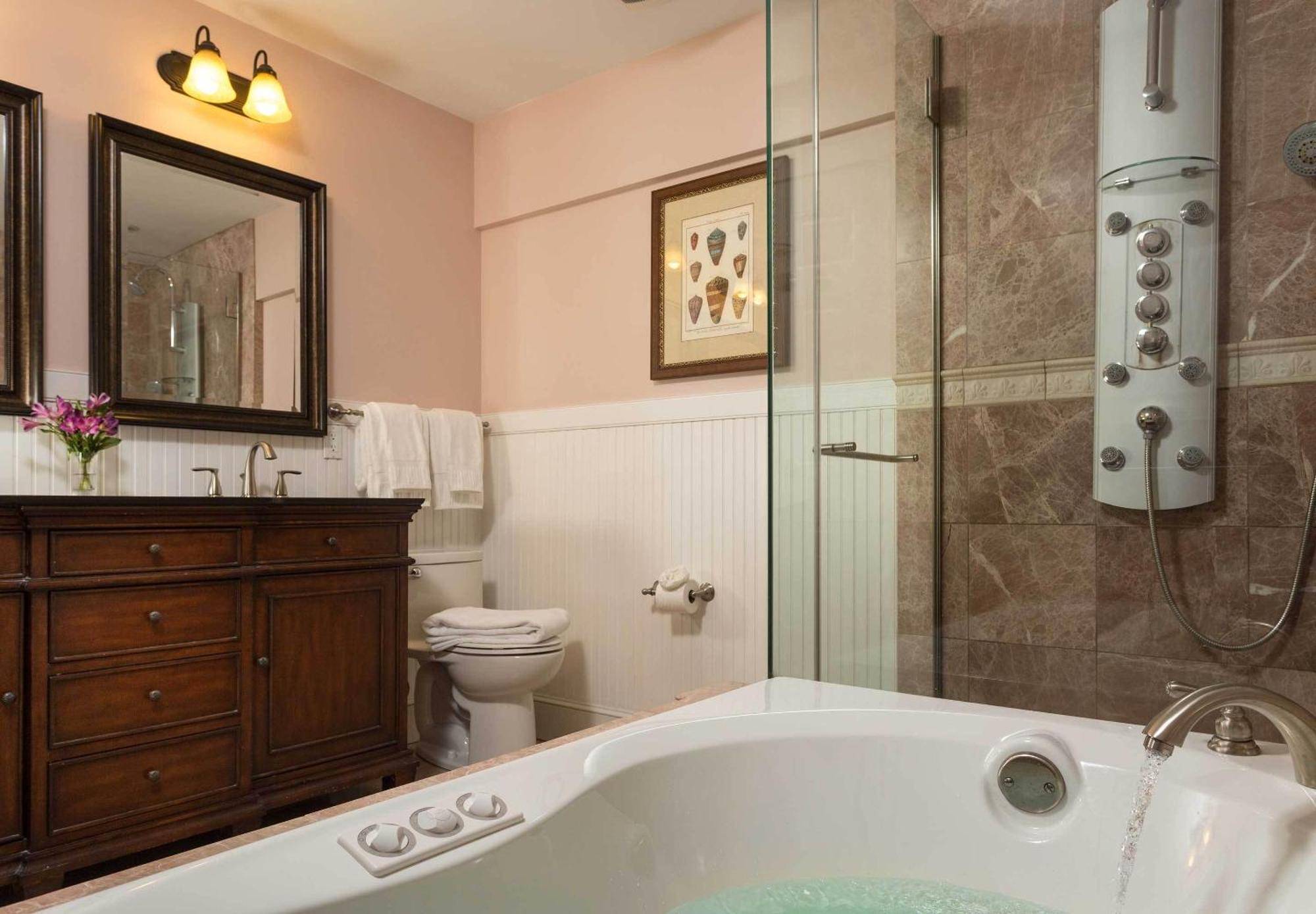 Deluxe King Room Harborview